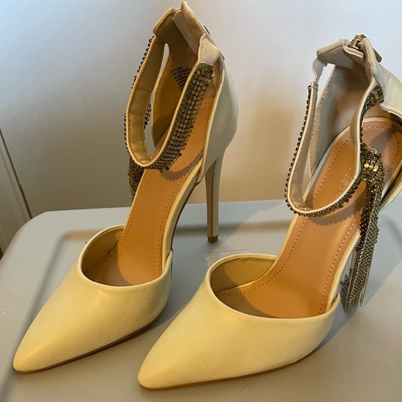 Shoe Dazzle Shoes - Shoe Dazzle Cream Heels with Rhinestone Accents